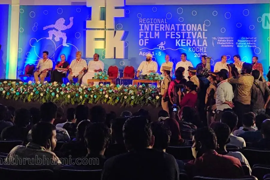 കൊച്ചിയിൽ ഇനി അഞ്ചുനാൾ സിനിമാക്കാലം; ചലച്ചിത്രമേള മോഹൻലാൽ ഉദ്ഘാടനം ചെയ്തു