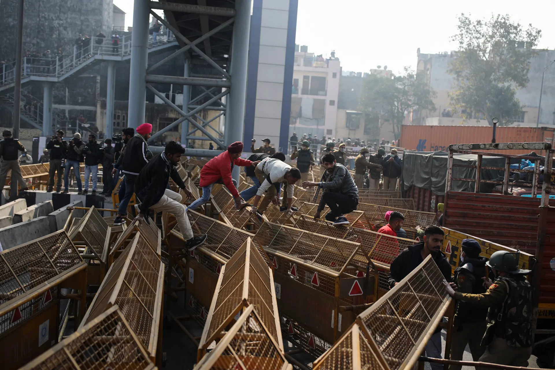Farmers protest in Delhi |  Photo: AP
