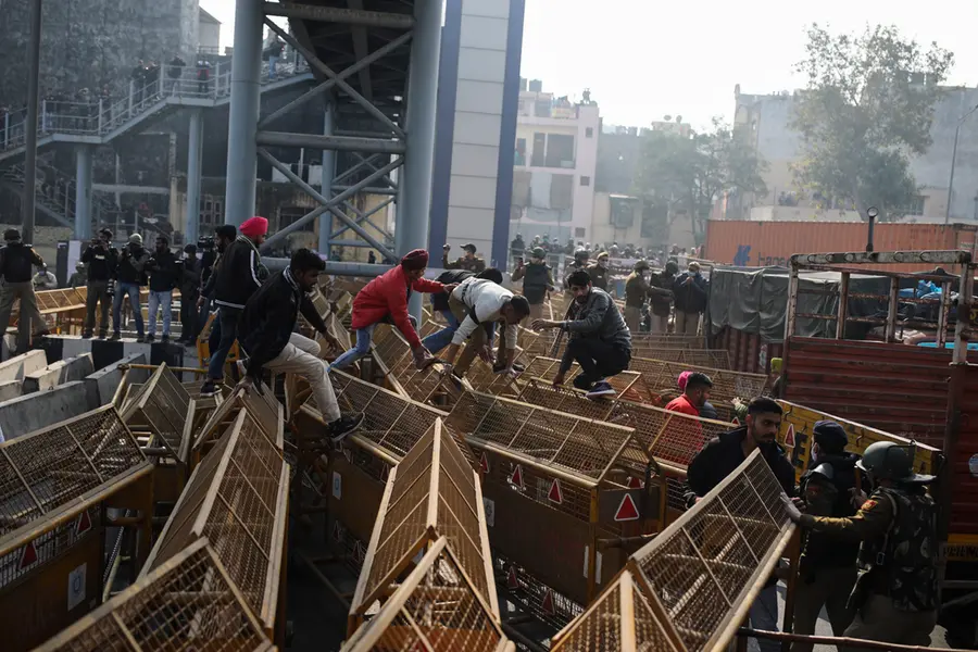 Govt orders internet shutdown in areas close to farmers protest sites in Delhi