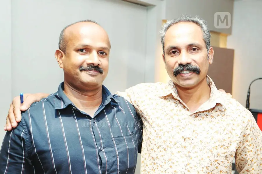 Acquaintances with same name, age donate kidneys to their beloved ones on same day