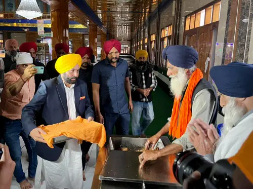 Bhagwant Mann offers payers at gurdwara Gursagar Mastuana Sahib | ANI