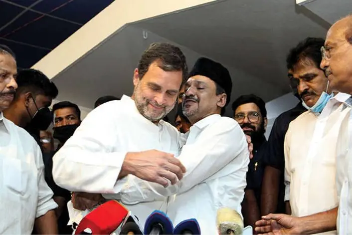 Rahul Gandhi visits Panakkad house with heart-felt note from Sonia