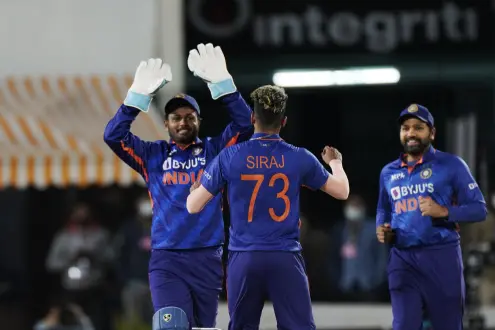 Shanaka's 74 lifts Sri Lanka to 146-5 in India T20