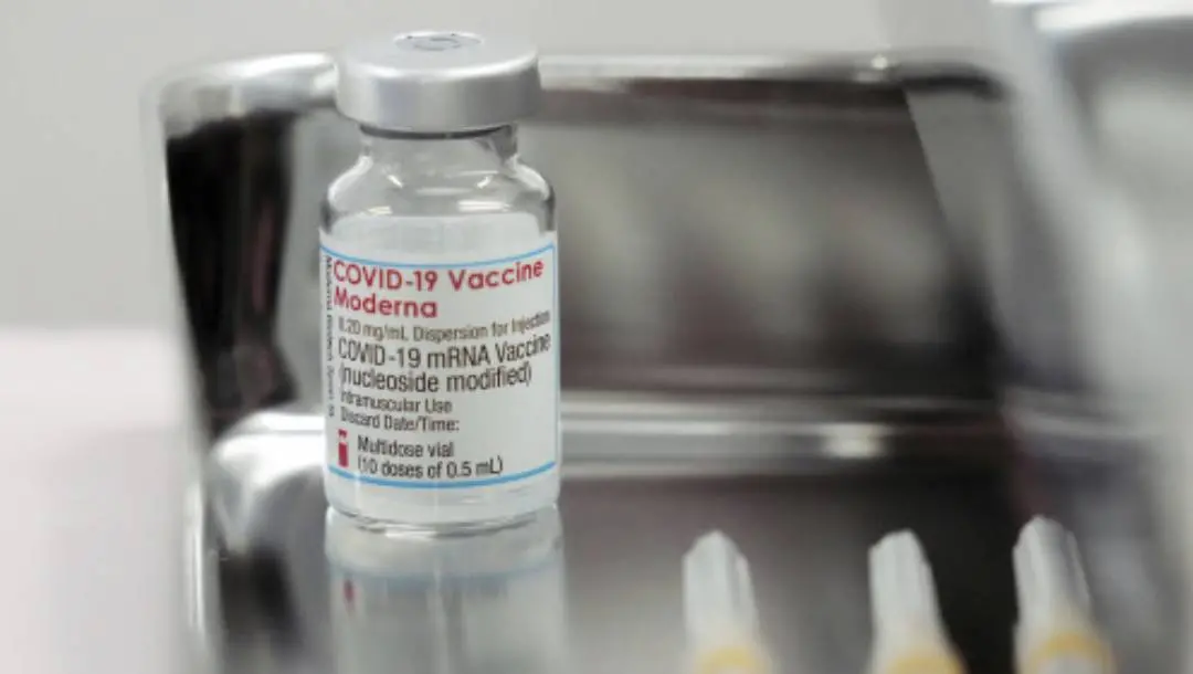 Moderna Covid Vaccine | Photo: Eugene Hoshiko| AP