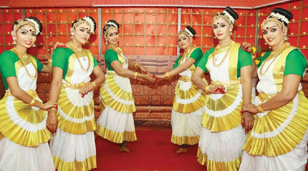 Artistes who performed Mohiniyattam at Anamangadu Kunninmel temple