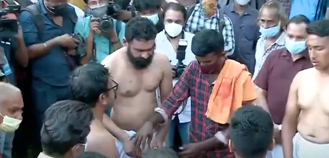 KPAC being laid to rest | Photo: Mathrubhumi News Screengrab