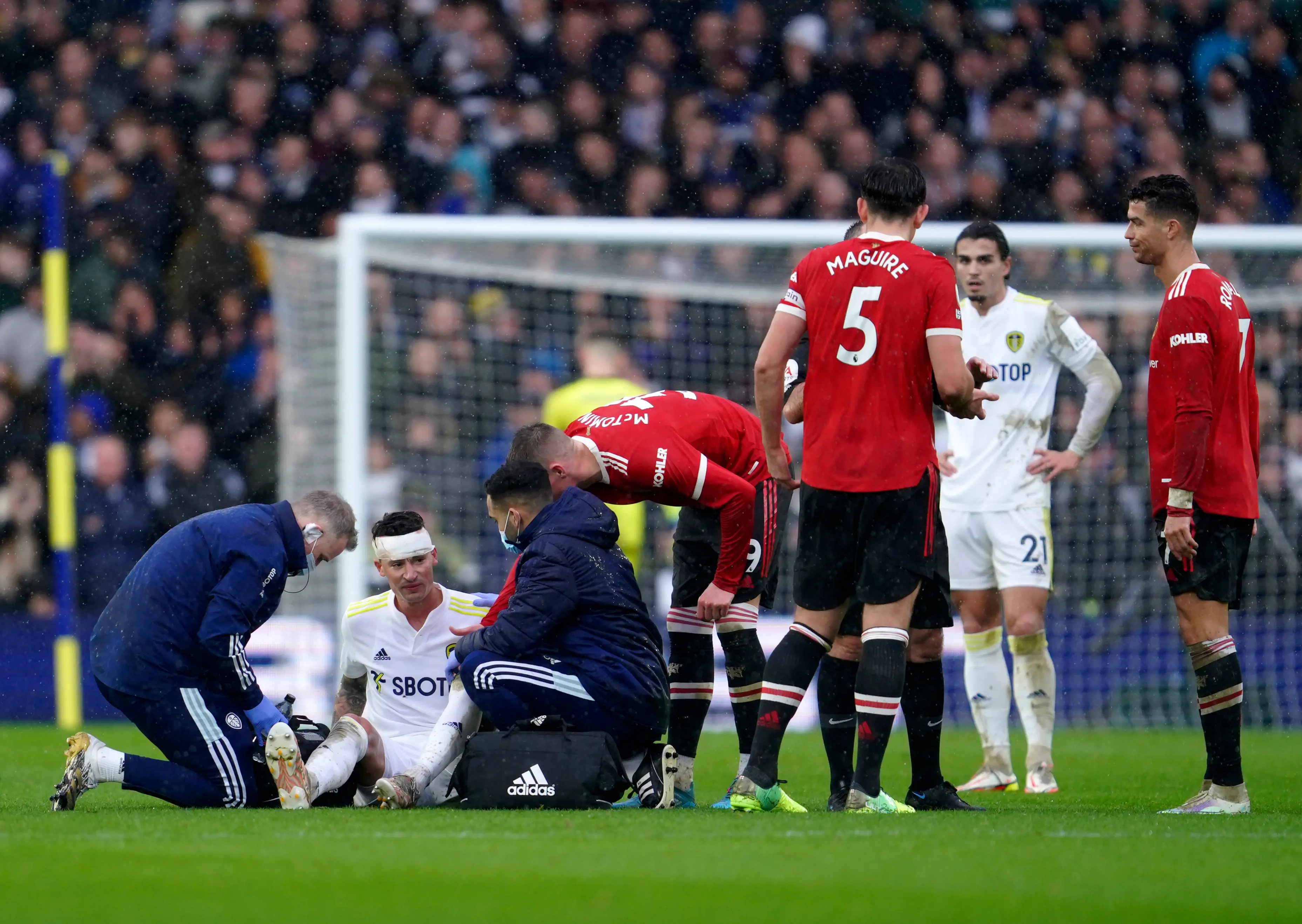 Robin Koch receives medical treatment during the match against Manchester United I AP