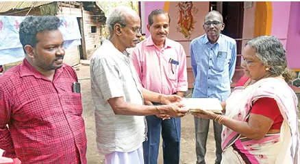 Nanma Koodu honours Ambiyamma Ashatty | Photo: Mathrubhumi