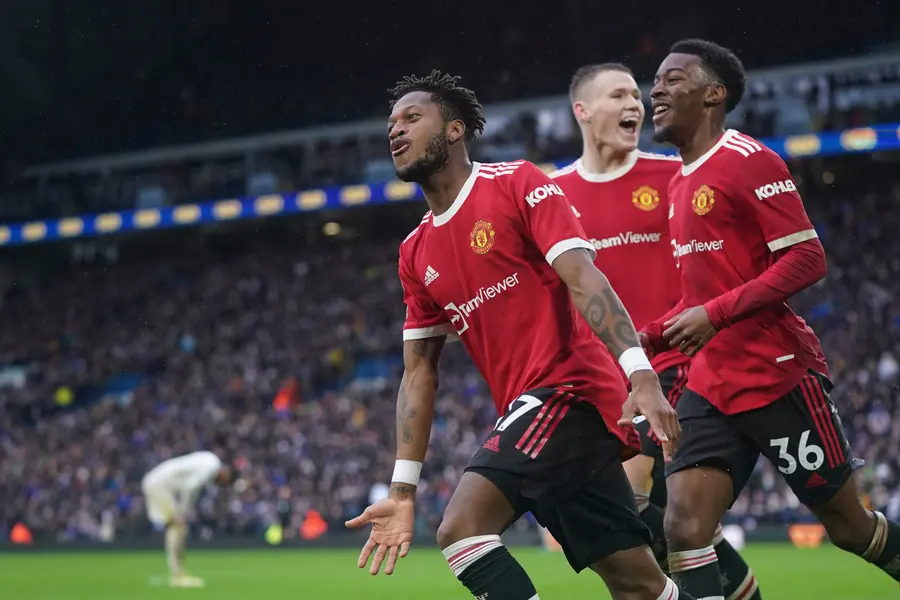 Man United survive a scare in 4-2 win over Leeds