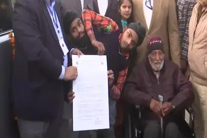 Punjab Polls: Conjoined twins cast their votes in Amritsar