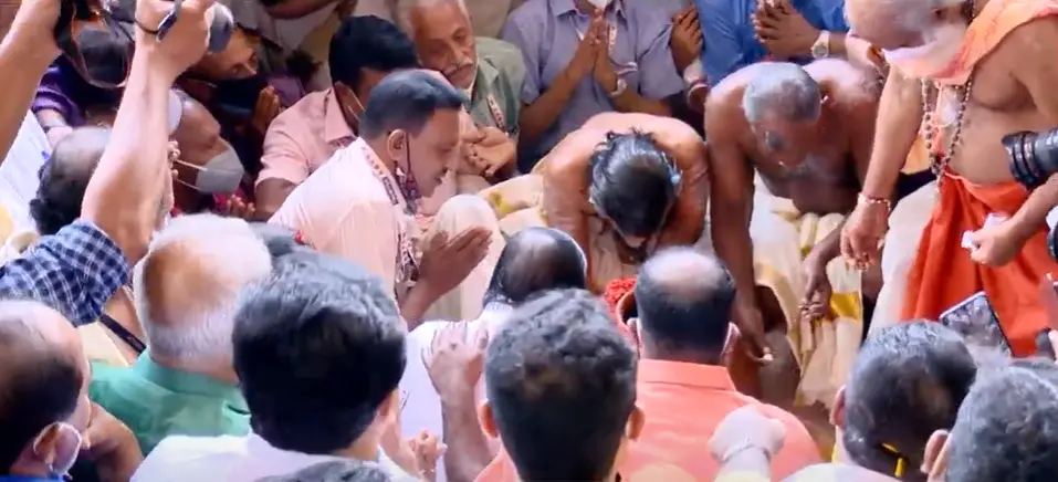 The chief priest lighting the makeshift stove during Attukal Pongala festival | Photo: Mathrubhumi news screengrab