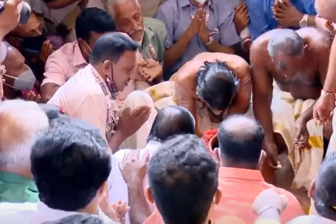 Chief priest lights makeshift stove as Attukal Pongala begins