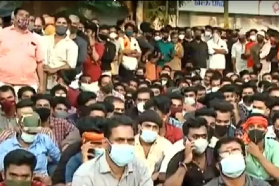 Sangh Parivar activists violate prohibitory orders, stages protest in Thalassery