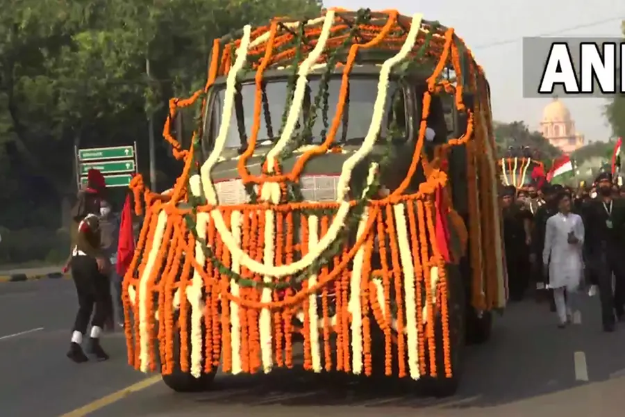 Final journey of CDS Rawat, his wife begins to cremation ground
