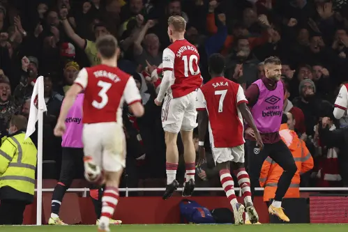 Arsenal thrive despite Aubameyang row as Premier League's Covid crisis deepens