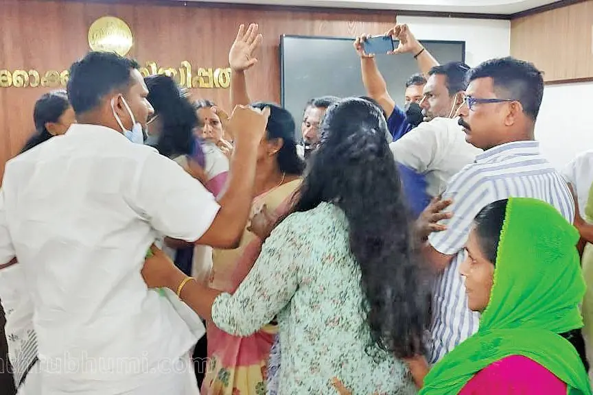 Clash at Thrikkakara Municipality: Two councillors arrested