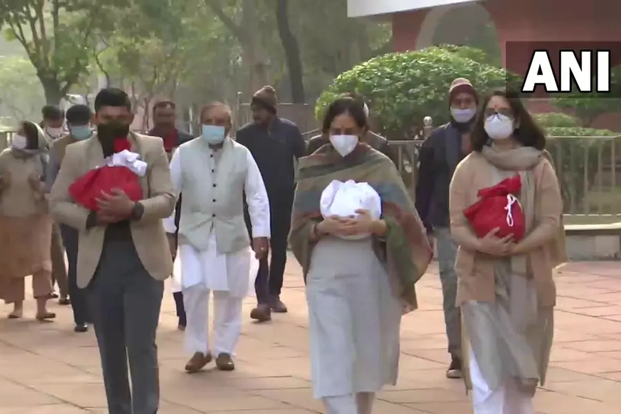 Daughters of CDS Bipin Rawat collect ashes of parents, to immerse them in Haridwar