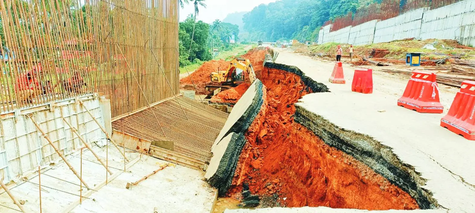 Collapsed road | Photo: Mathrubhumi