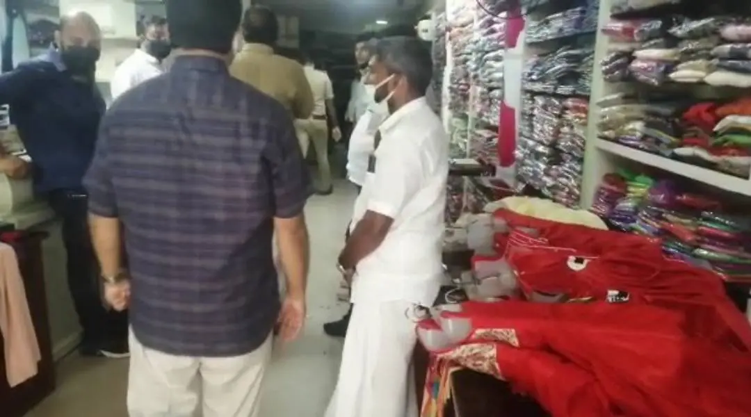 Police and locals at Sajid's shop | Photo: Special arrangement|Mathrubhumi