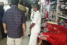 സാമ്പത്തിക ബാധ്യത; ആലുവയില്‍ വസ്ത്രവ്യാപാര സ്ഥാപന ഉടമ കടയ്ക്കുള്ളില്‍ ജീവനൊടുക്കി