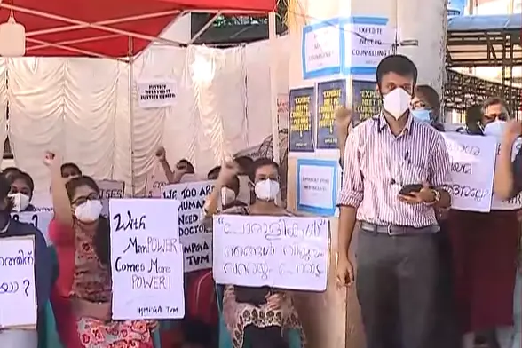 Health minister calls house surgeons for discussion; rules out talks with junior residents