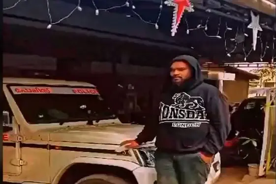 A scene from the video | Photo: Mathrubhumi news screengrab