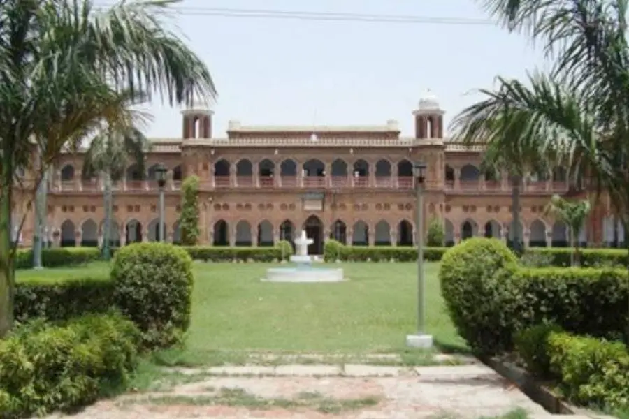 അലിഗഢ് മുസ്ലിം സര്വകലാശാലയ്ക്ക് ന്യൂനപക്ഷ പദവിയുണ്ടോ?; ഹർജി സുപ്രീംകോടതി വിധിപറയാന് മാറ്റി