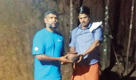 Umesh Yadhav collecting soil in urn from Pradeep's brother