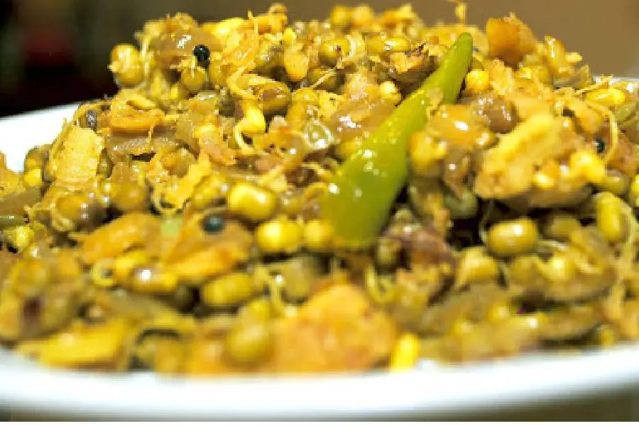 Sprouted green grams stir fry