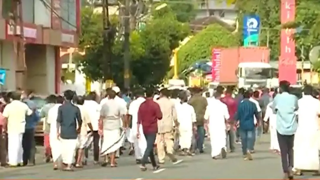 Protest march to bishop house | Screengrab: Mathrubhumi News