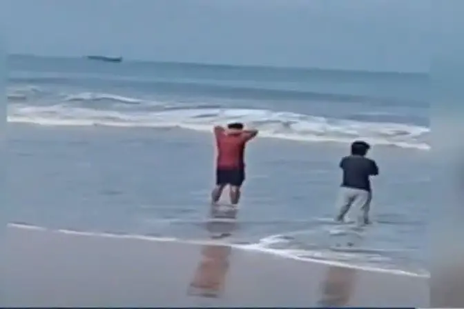 2 students go missing in Chavakkad beach
