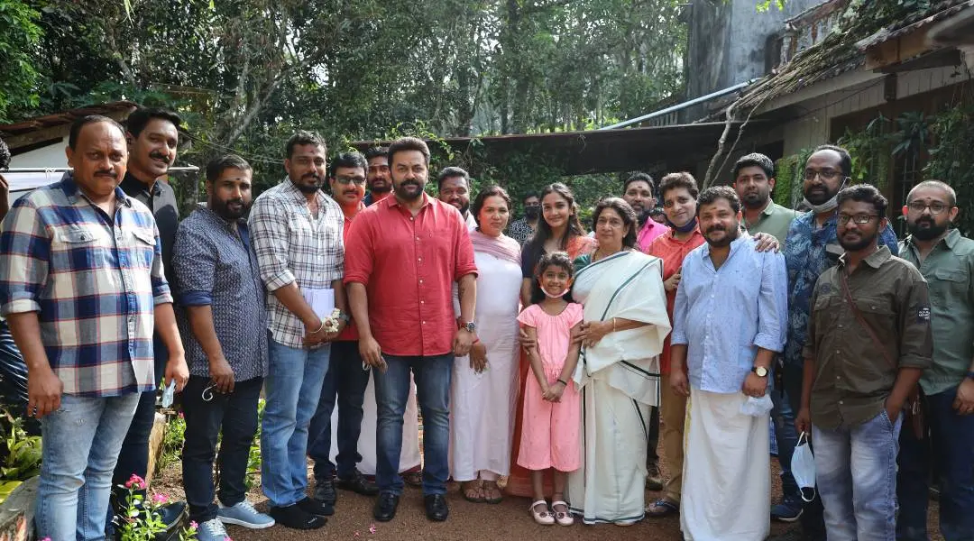 'Anuradha Crime No.59|2019' crew members during Pooja.