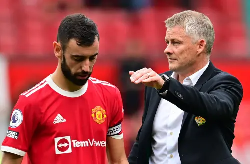 Ole Gunnar Solskjaer(R) with Bruno Fernandes | AFP