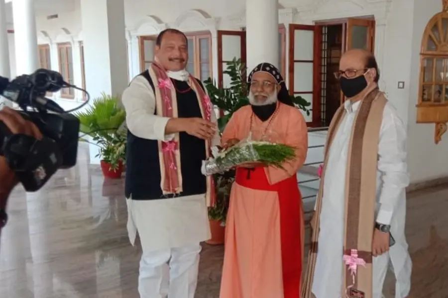 Congress leaders meet Christian clergy in Kerala to mend fences