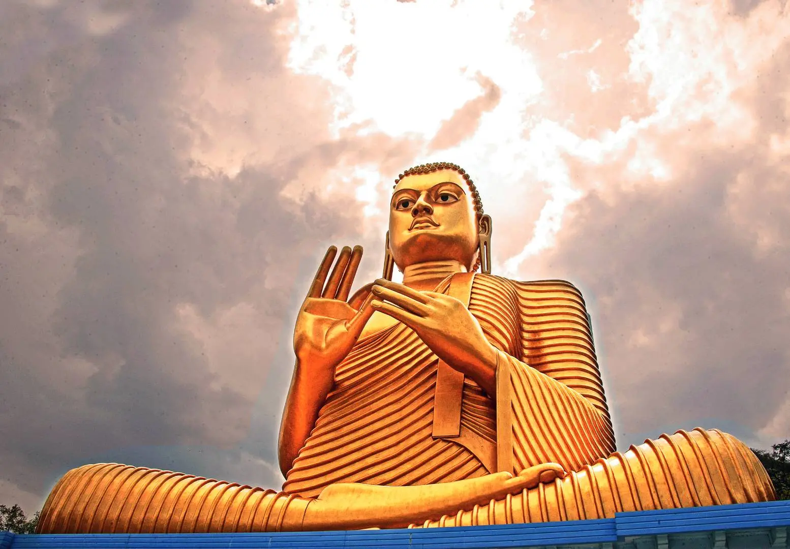 Statue of Lord Buddha at Golden Temple, Sri Lanka | Photo: MBI Yatra