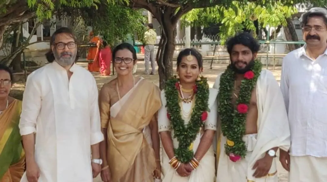 Madhavi and Aravind with family after wedding ceremony | Photo: facebook.com|sibi.sathyan.7
