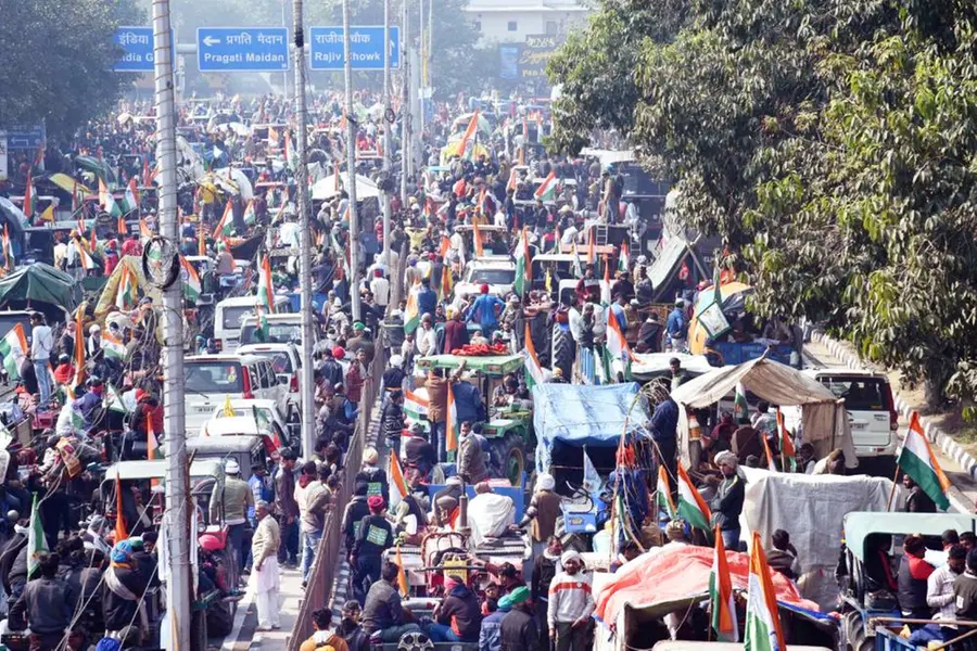 20 injured cops, farmers being treated at Lok Nayak after clashes