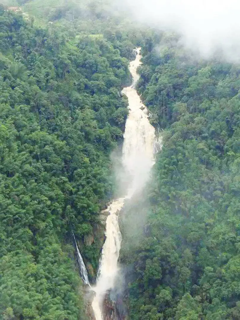 Meenmutti waterfalls