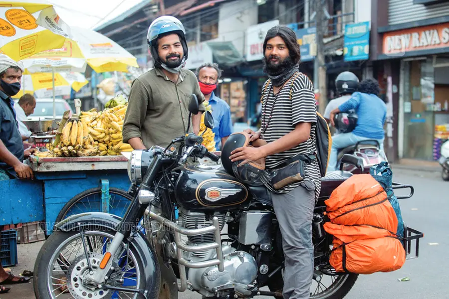 Two youth take Bullet ride to know about history and heritage of India