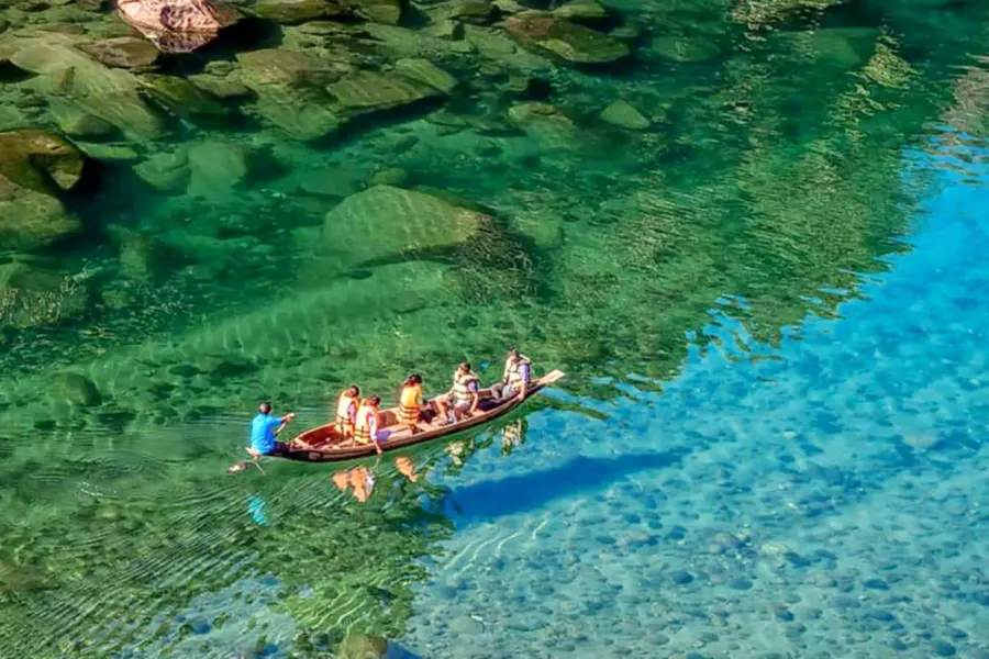 Crystal clear Umngot river in Meghalaya woos tourists