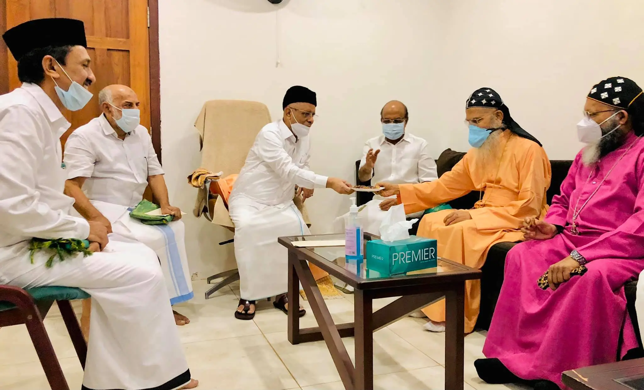 ഓര്ത്തഡോക്സ് സഭാ നേതൃത്വവും ലീഗ് നേതാക്കളും ചര്ച്ച നടത്തുന്നു |Photo:fb|pkkunhalikutty