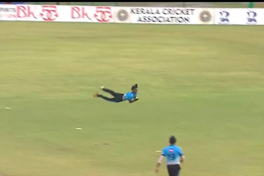 Keralite Aaron Jude's acrobatic catch resembles Jonty Rhodes iconic catch; Watch