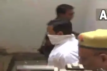 ലഖിംപുര് കര്ഷകകൂട്ടക്കൊല: മന്ത്രിപുത്രന് ആശിഷ് മിശ്ര ഹാജരായി; എത്തിയത് പോലീസ് അകമ്പടിയോടെ