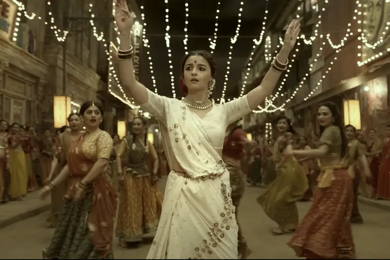 Alia Bhatt glitters in 'Dholida' song from 'Gangubai Kathiawadi'
