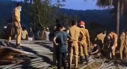 Police and people engaged in rescue operation at the accident spot.| Photo: mathrubhumi news|screen grab