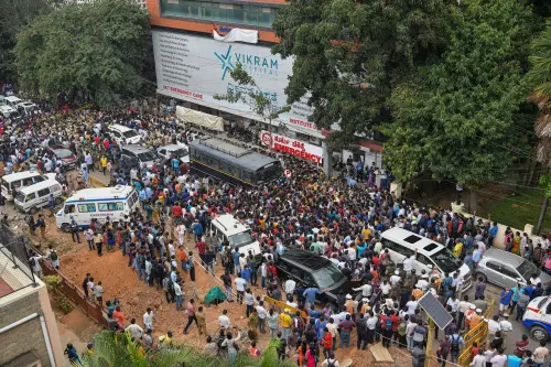 Public and fans of Kannada cinema actor Puneeth Rajkumar anxiously wait outside a private Hospital after the news of his critical health condition in Bangalore on October 29, 2021 | Photo: AFP
