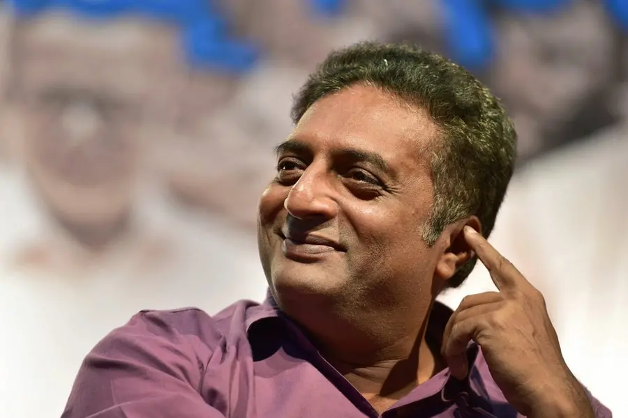 ‘Auto mein’: With Kunal Kamra and a caption, Prakash Raj takes a swipe at Sena row