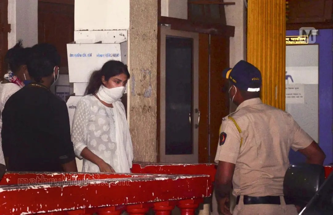 Bollywood actress Rhea Chakraborty spotted at Santacruz police station | File photo: PTI