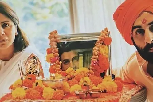 Prayer meet for Rishi Kapoor held at his residence