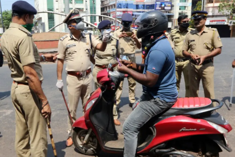 Triple lockdown in 4 districts from Sunday midnight